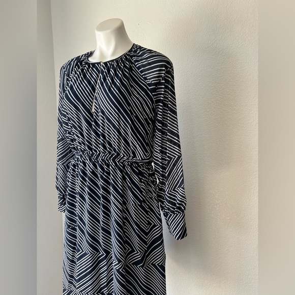 H&M Zig Zag Midi Dress Navy & White Size 8 - Picture 2 of 5